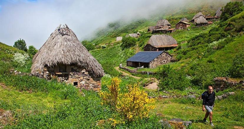Y Casas De Aldea La Pornacal Villar de Vildas