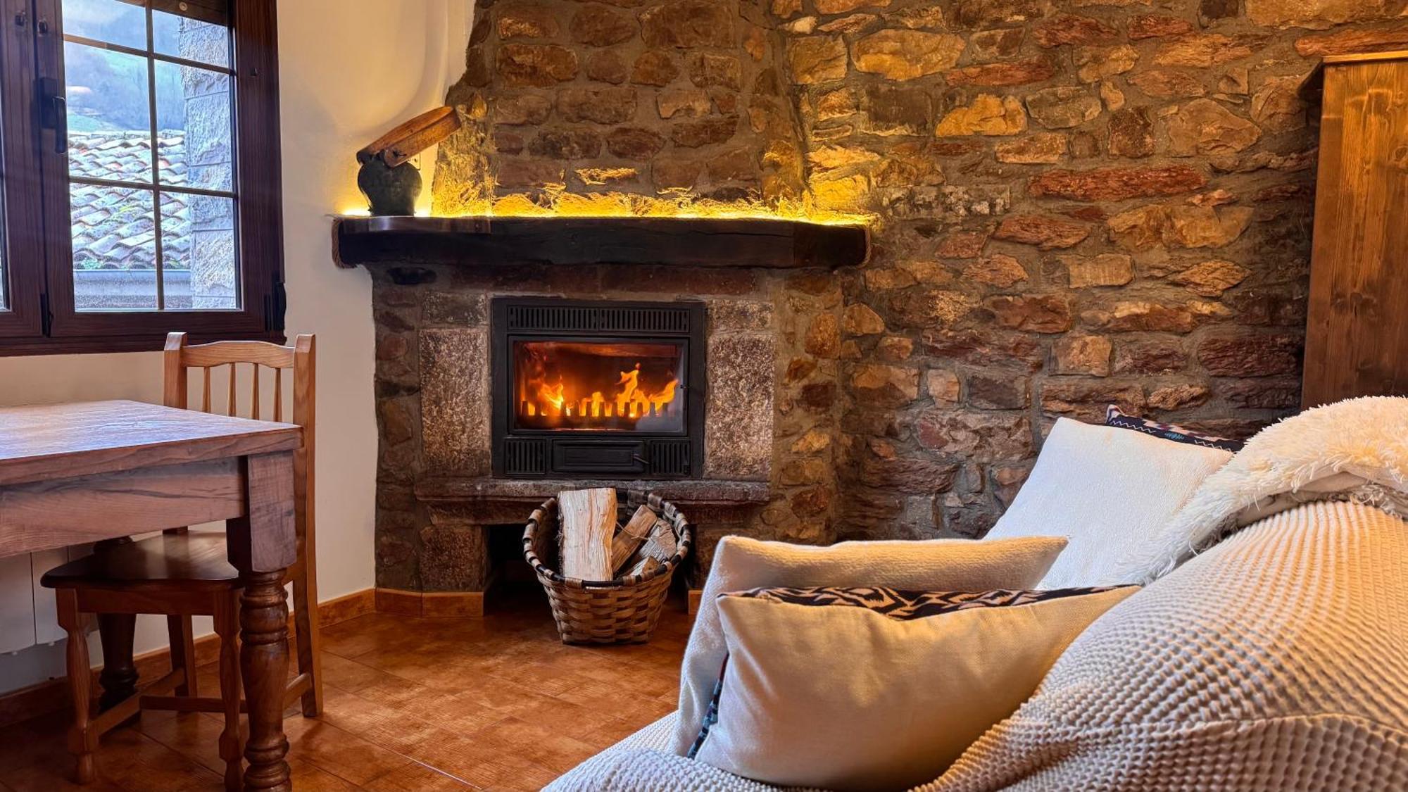 Guest house Y Casas De Aldea La Pornacal Villar de Vildas