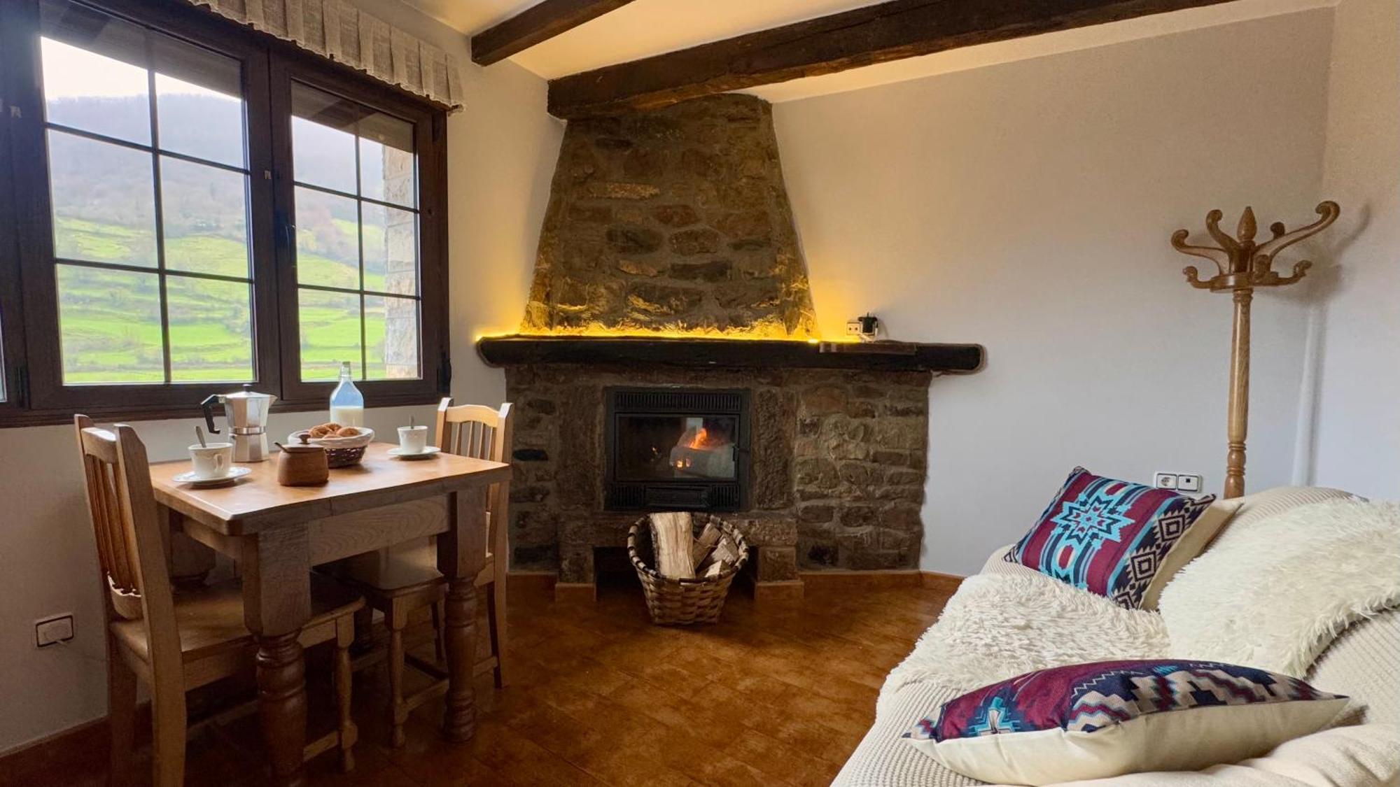 Y Casas De Aldea La Pornacal Guest house *
