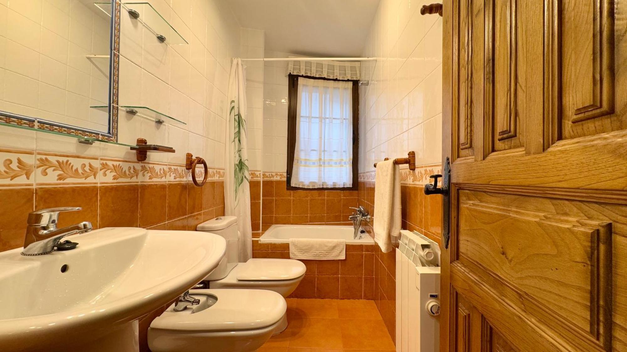 Y Casas De Aldea La Pornacal Guest house