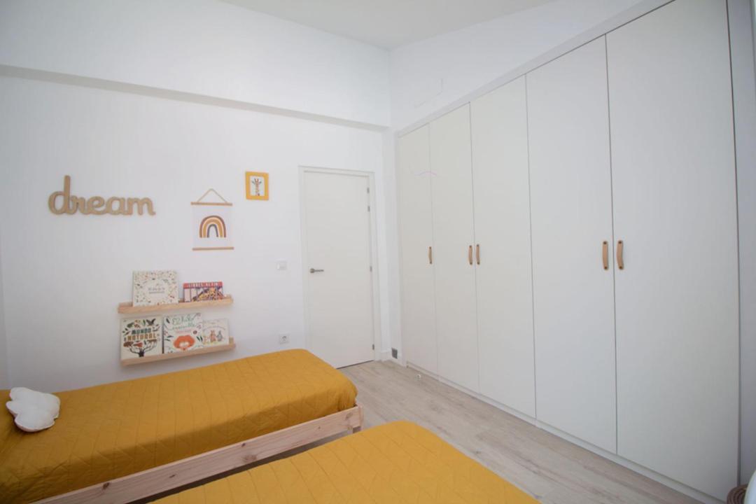 Casa con jardín privado a 300 metros de la playa, piscina Apartamento