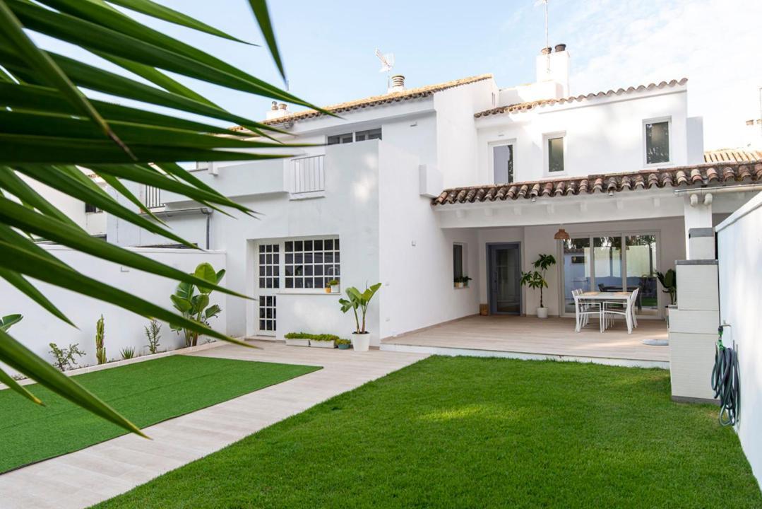 Casa con jardín privado a 300 metros de la playa, piscina Apartamento *