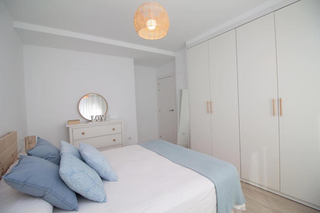 Casa con jardín privado a 300 metros de la playa, piscina *