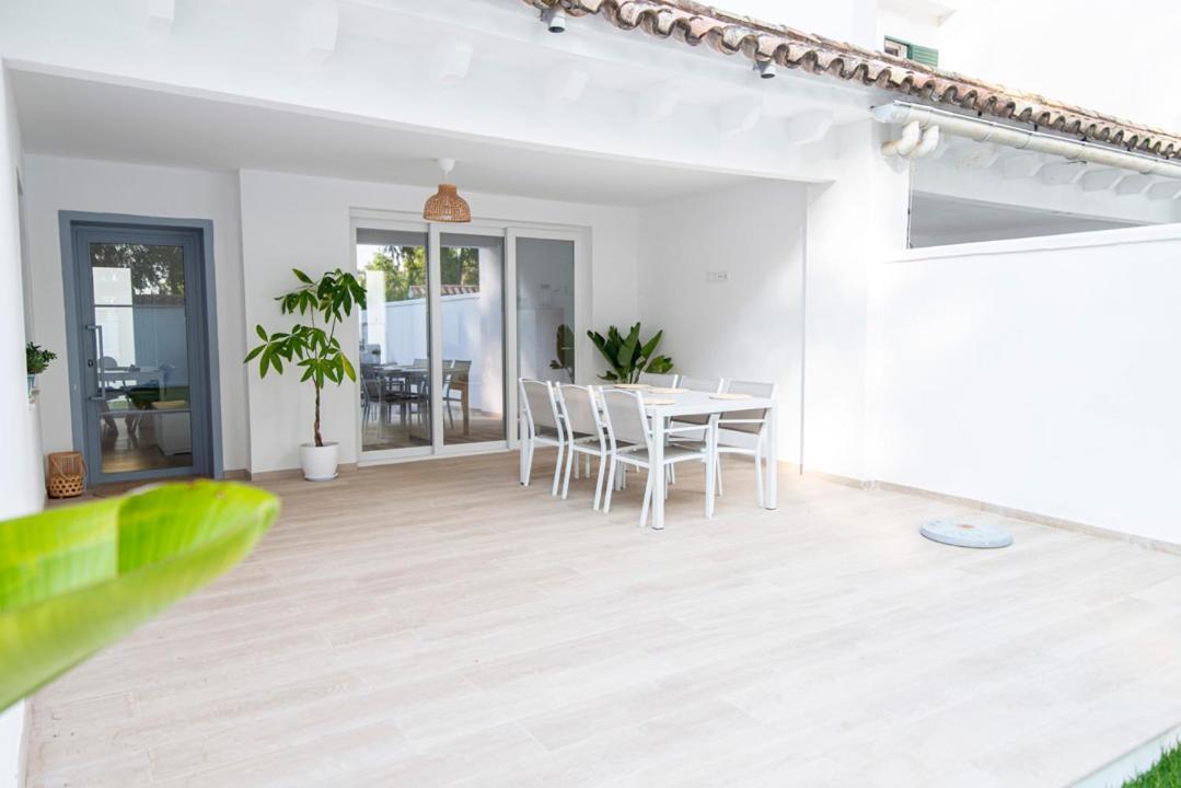 Casa con jardín privado a 300 metros de la playa, piscina Apartamento *