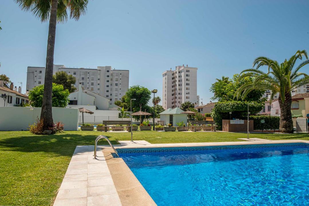 Apartamento Casa con jardín privado a 300 metros de la playa, piscina *