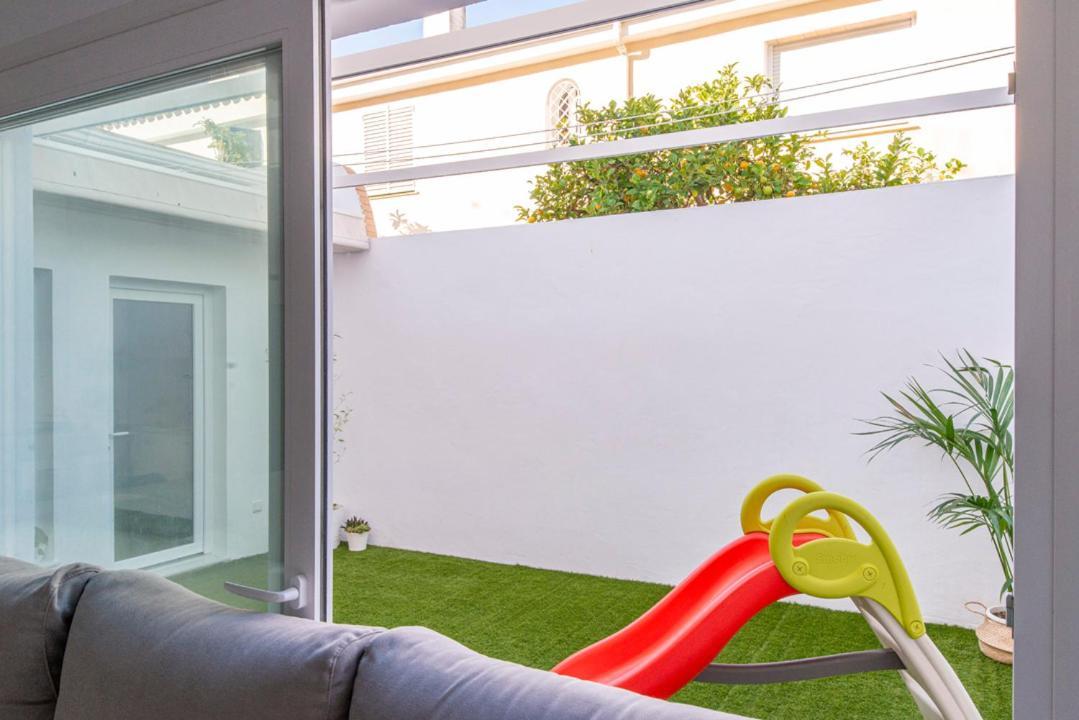 Apartamento Casa con jardín privado a 300 metros de la playa, piscina *