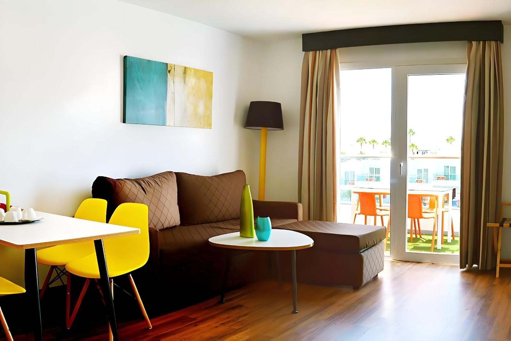 Plaza Palmeras Hotel