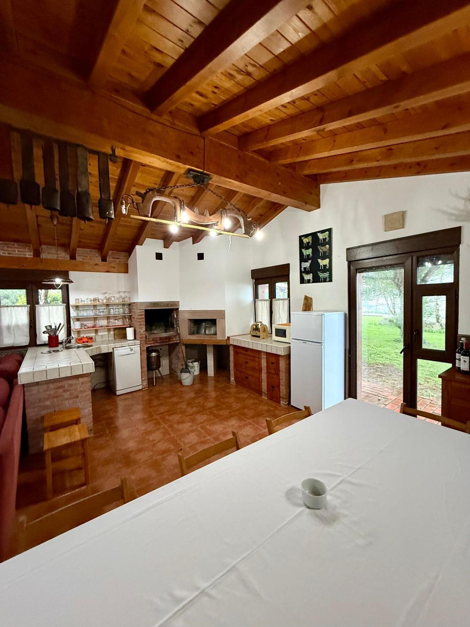 Con Zona De Asador En Quijas Valles (Reocin)