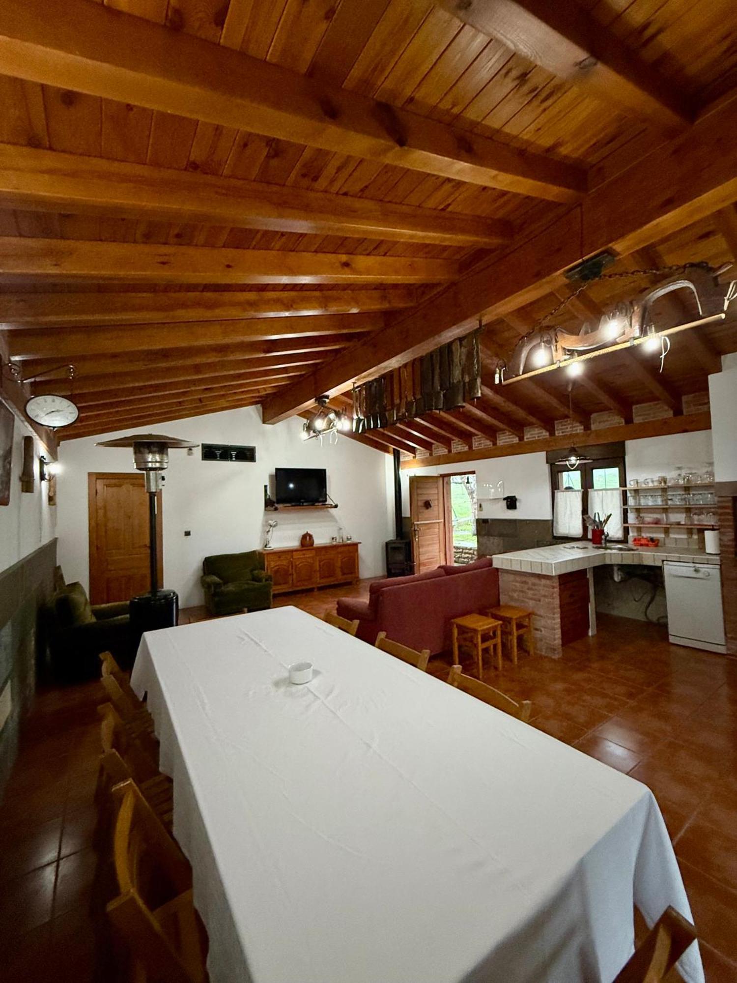 Con Zona De Asador En Quijas Сasa de vacaciones *