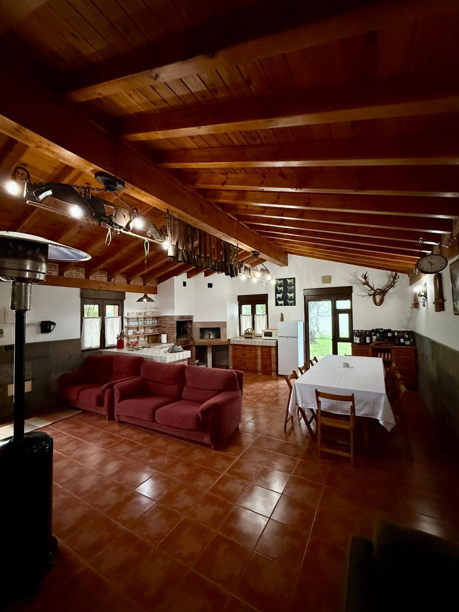 Con Zona De Asador En Quijas