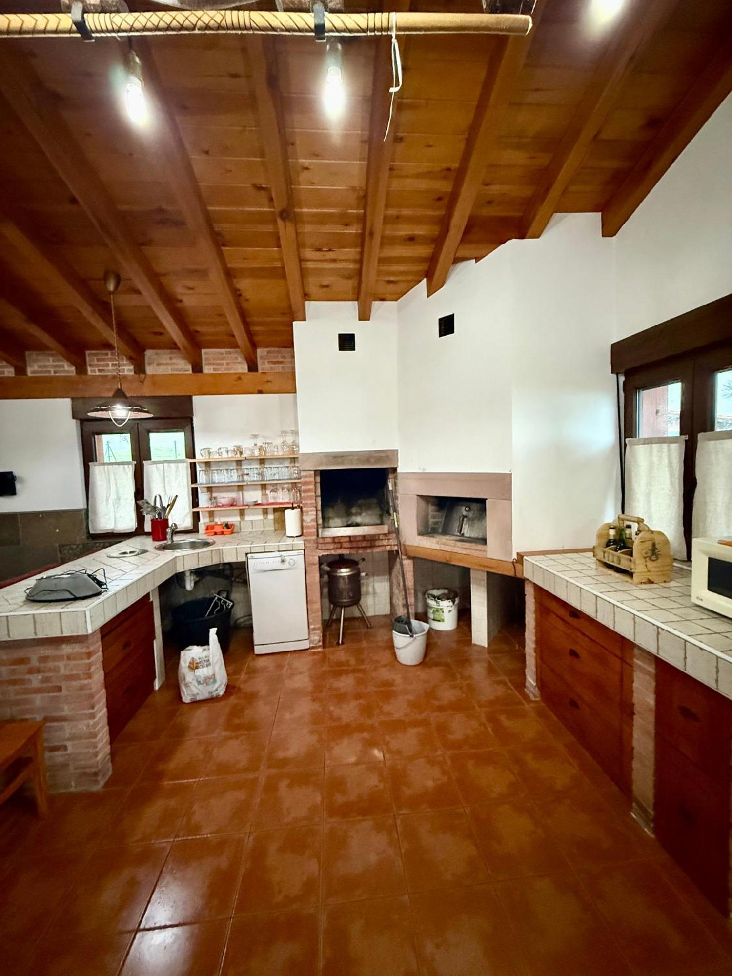 Con Zona De Asador En Quijas Сasa de vacaciones