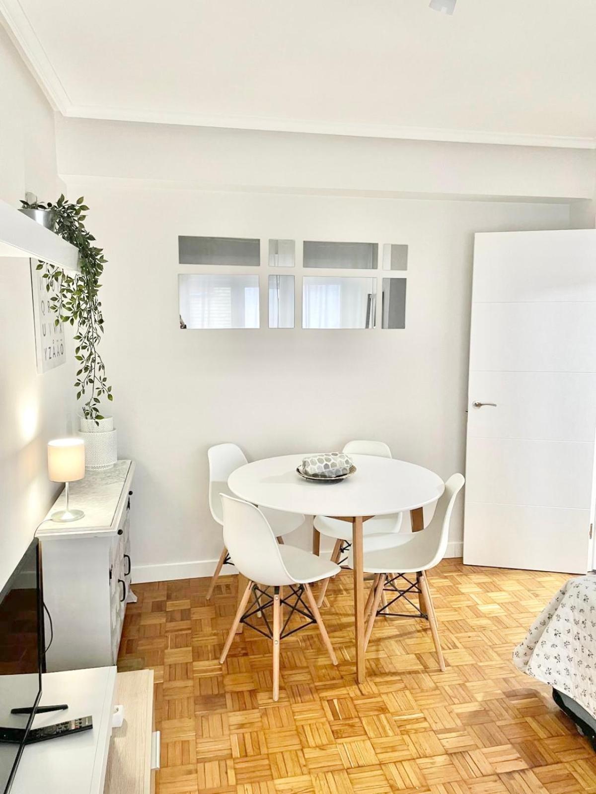 Tranquilidad Al Lado Del Centro Parking Incluido Apartamento