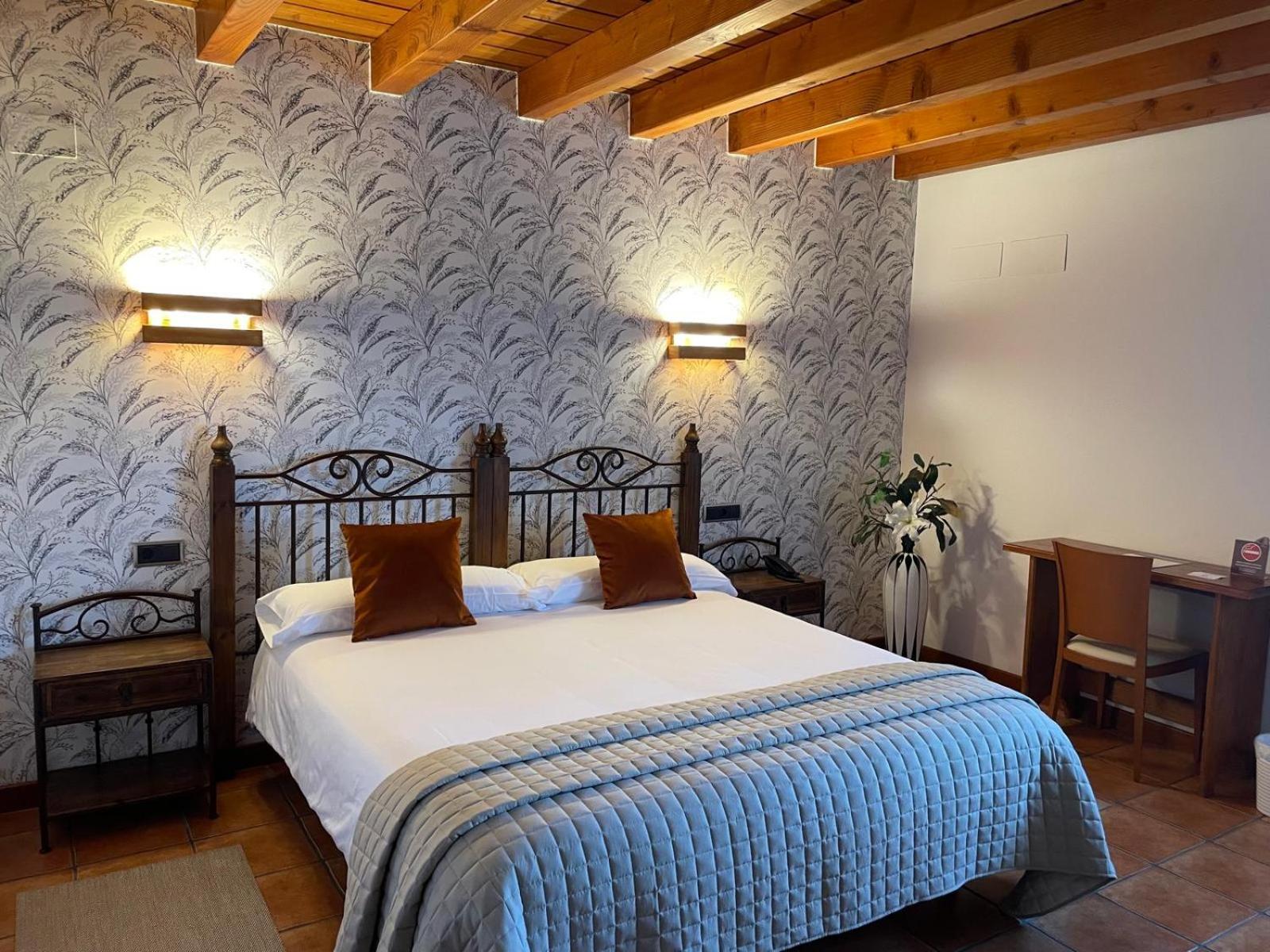 Aparthotel Rural Atxurra 3*