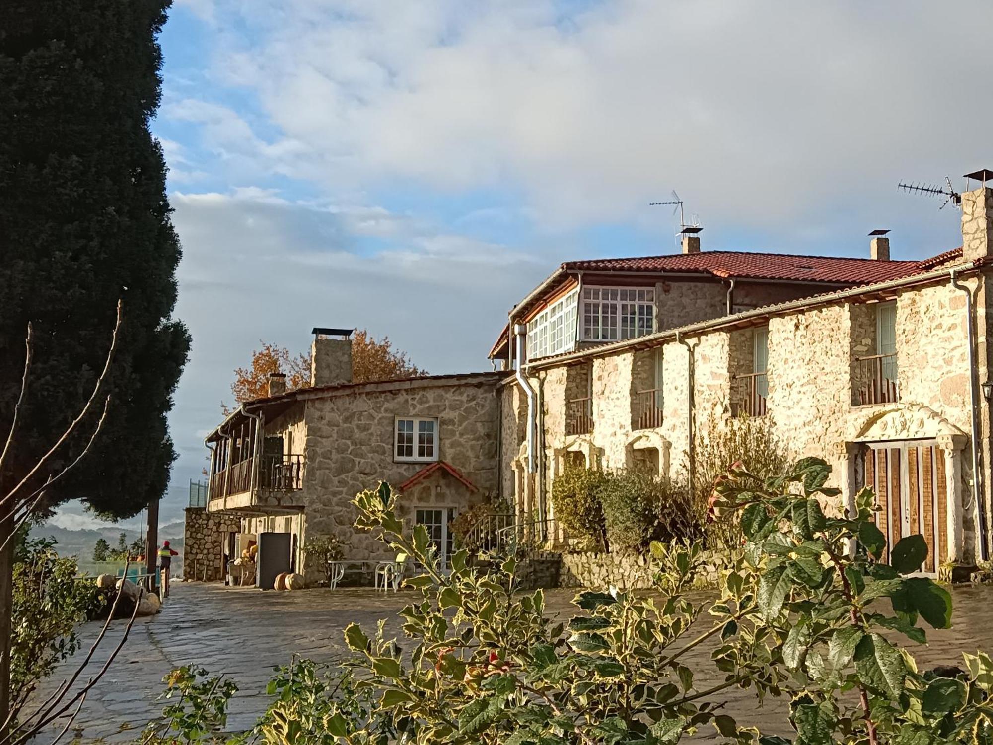 Casa Dos Muros Y Actividades En La Ribeira Sacra Country house