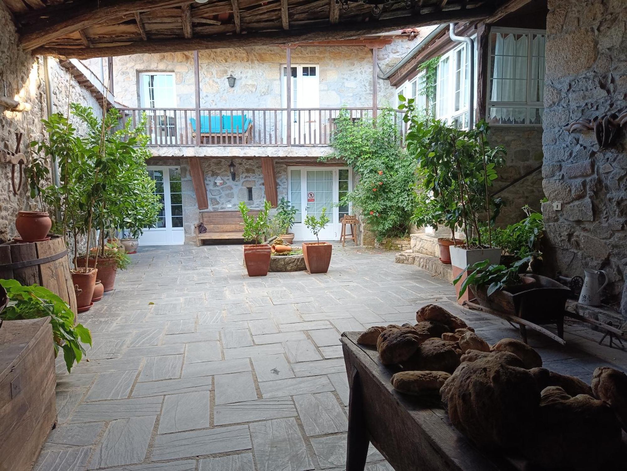 Casa Dos Muros Y Actividades En La Ribeira Sacra Country house *