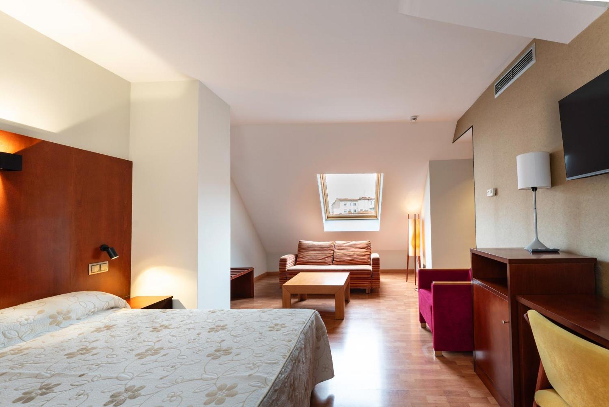 Hotel Dona Urraca 3*