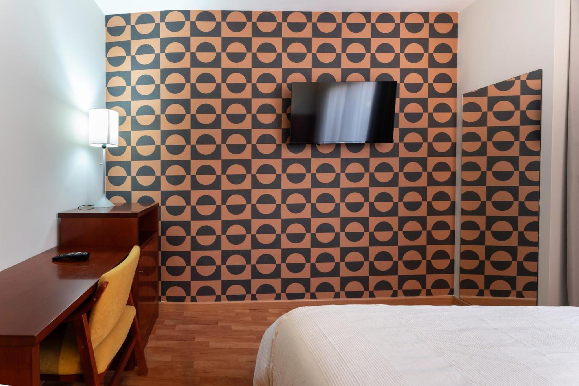 Hotel Dona Urraca 3*