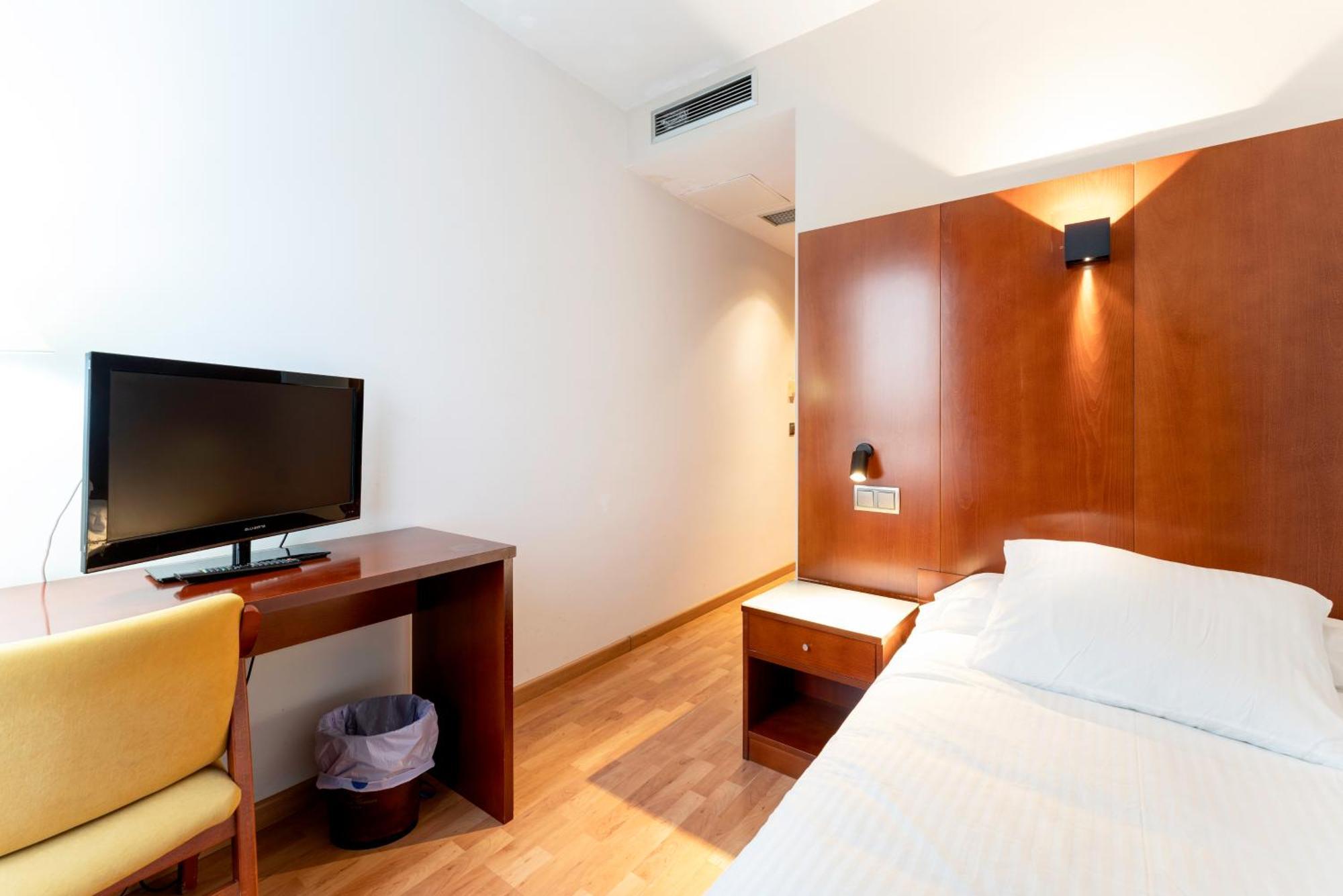Hotel Dona Urraca 3*