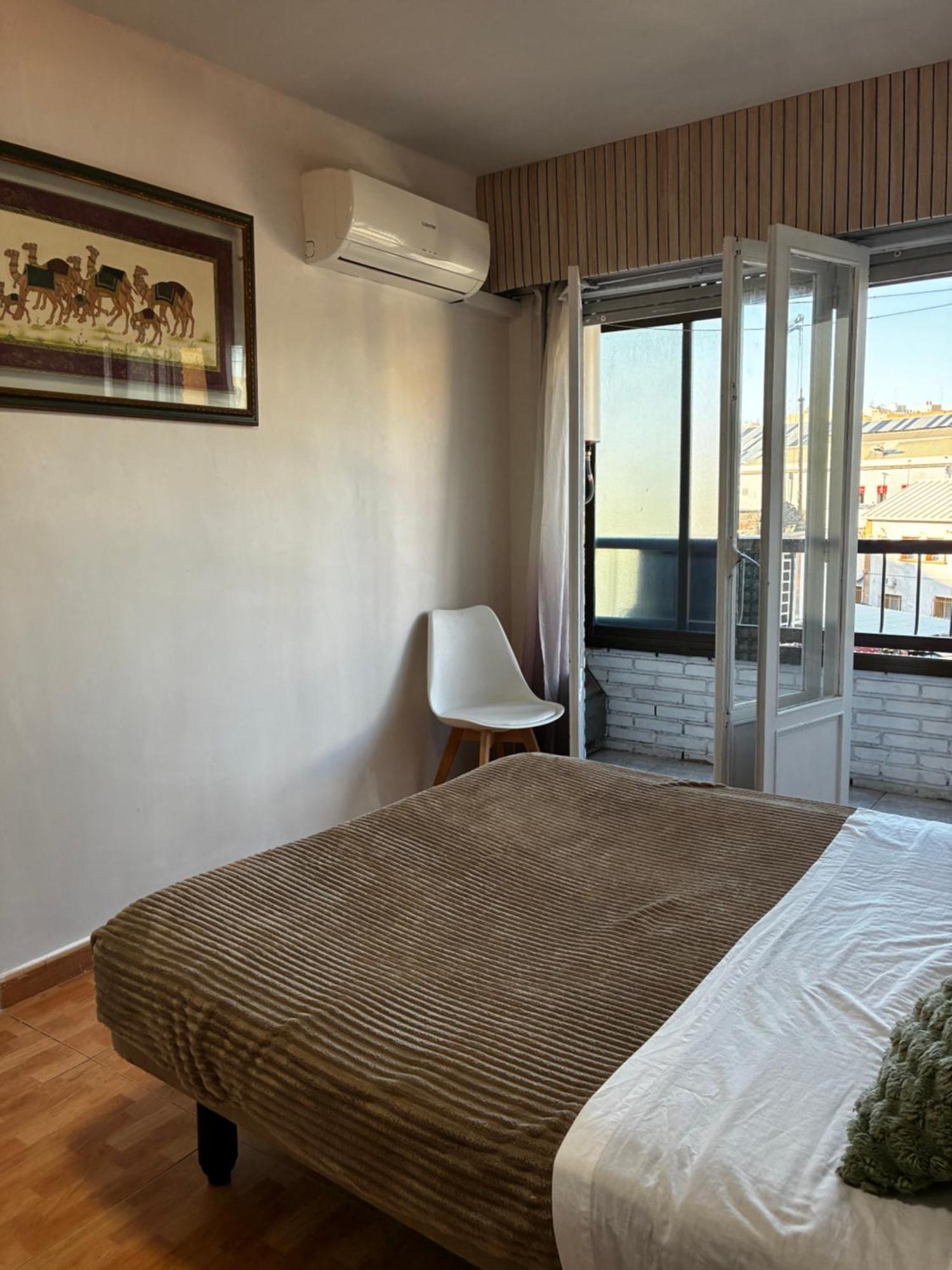 Eve ,estacion Homestay Alicante