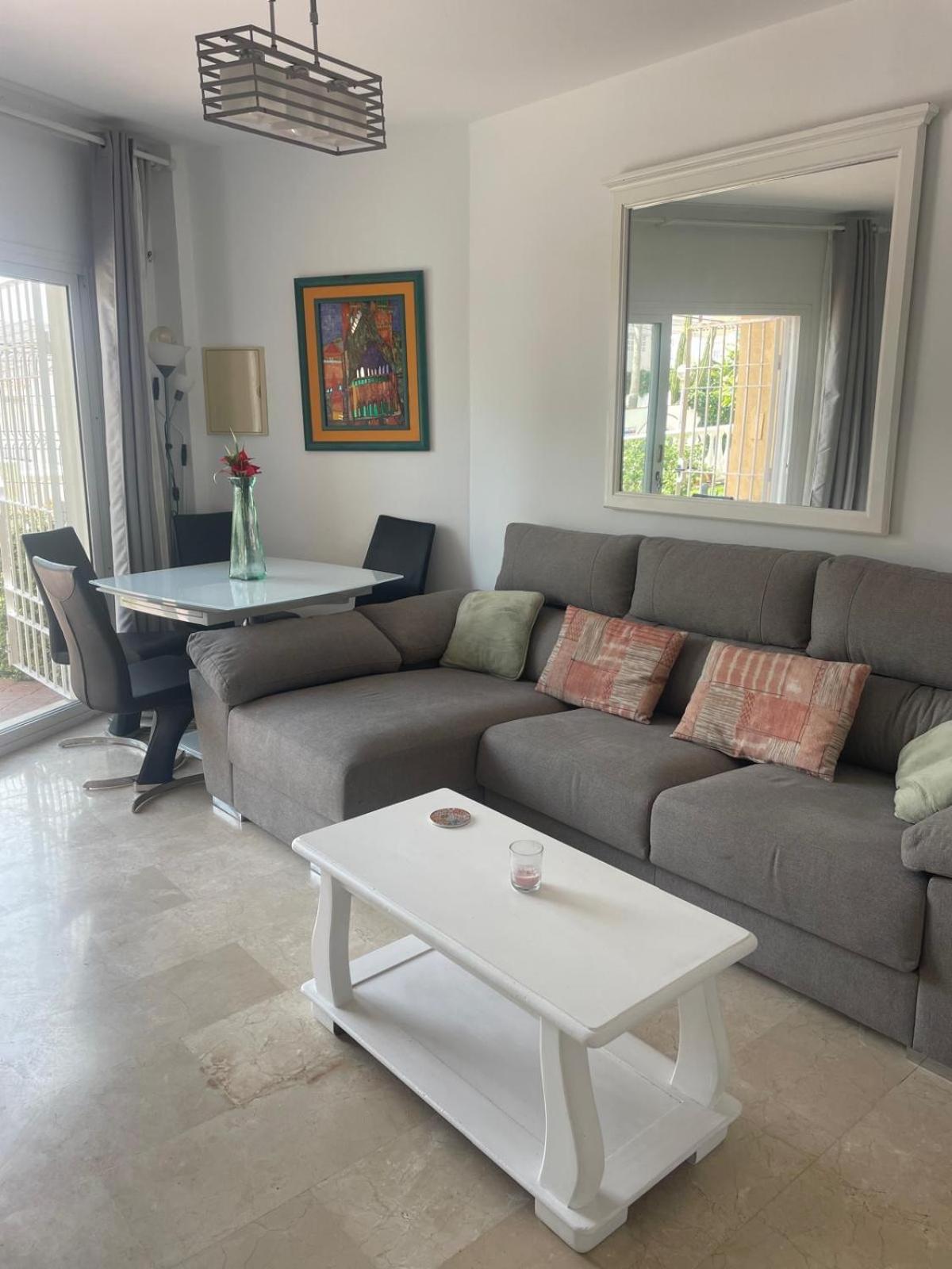 Urb Alcantara Apartment
