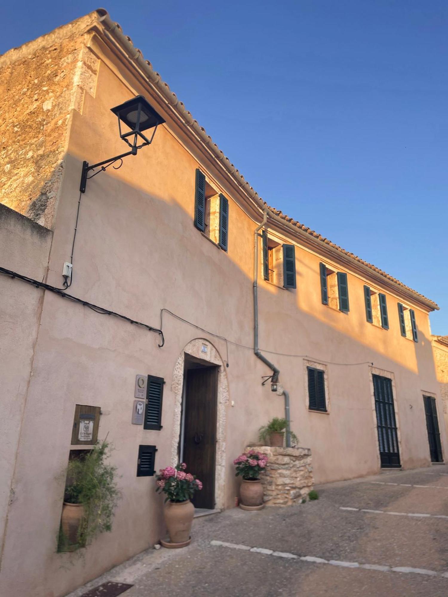 Bagot Country house
