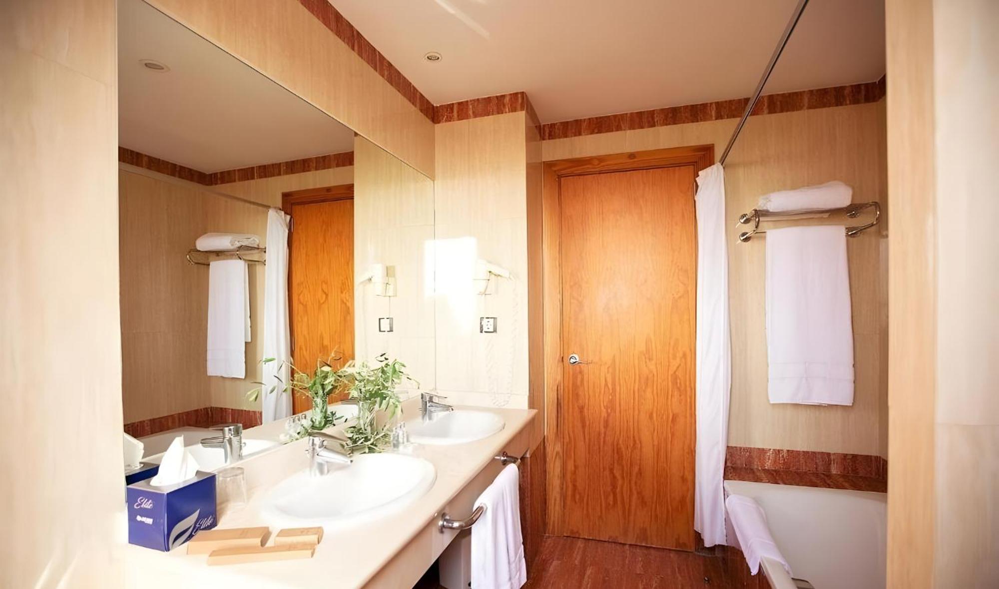 Bakour Oh Nice Costa Del Sol Hotel 4*