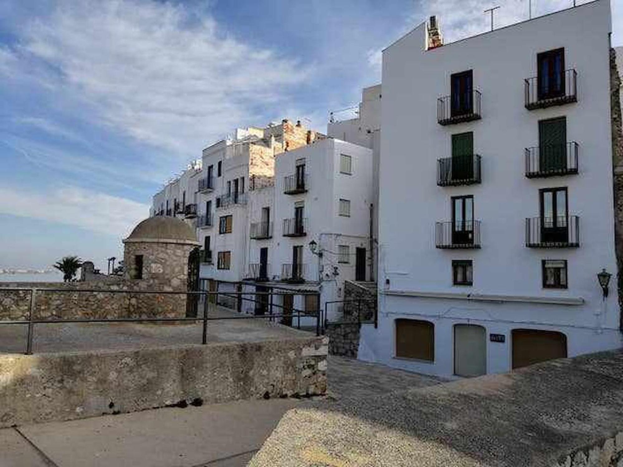 Apartment A H Castillo *