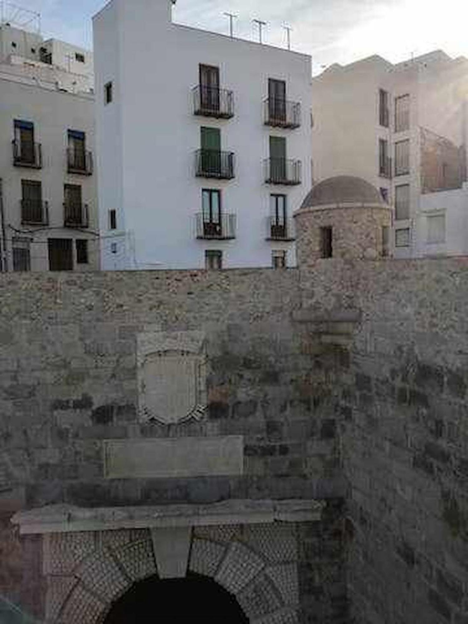 A H Castillo Apartment *