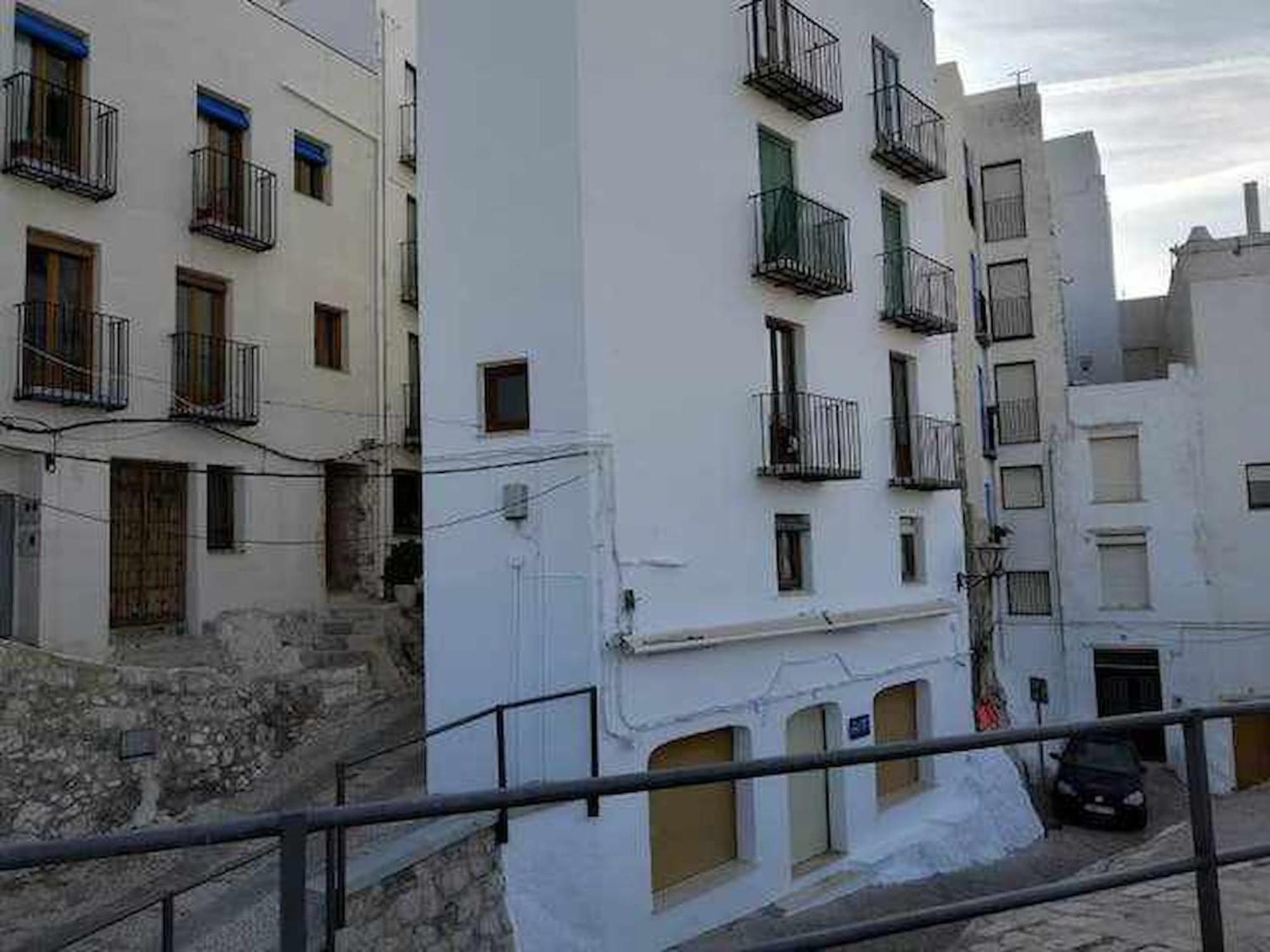 Apartment A H Castillo *
