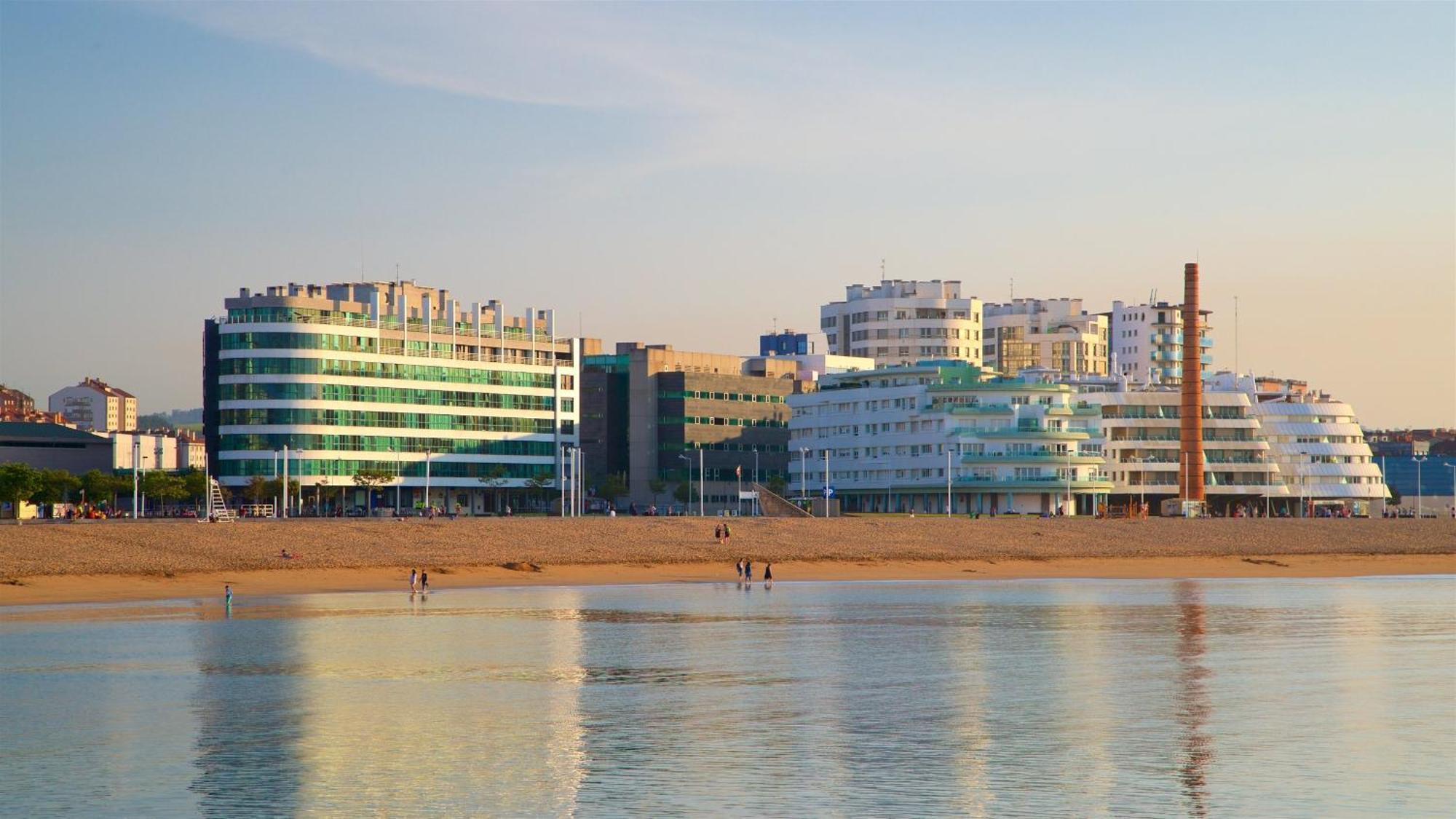 Av Poniente Playa * Gijon