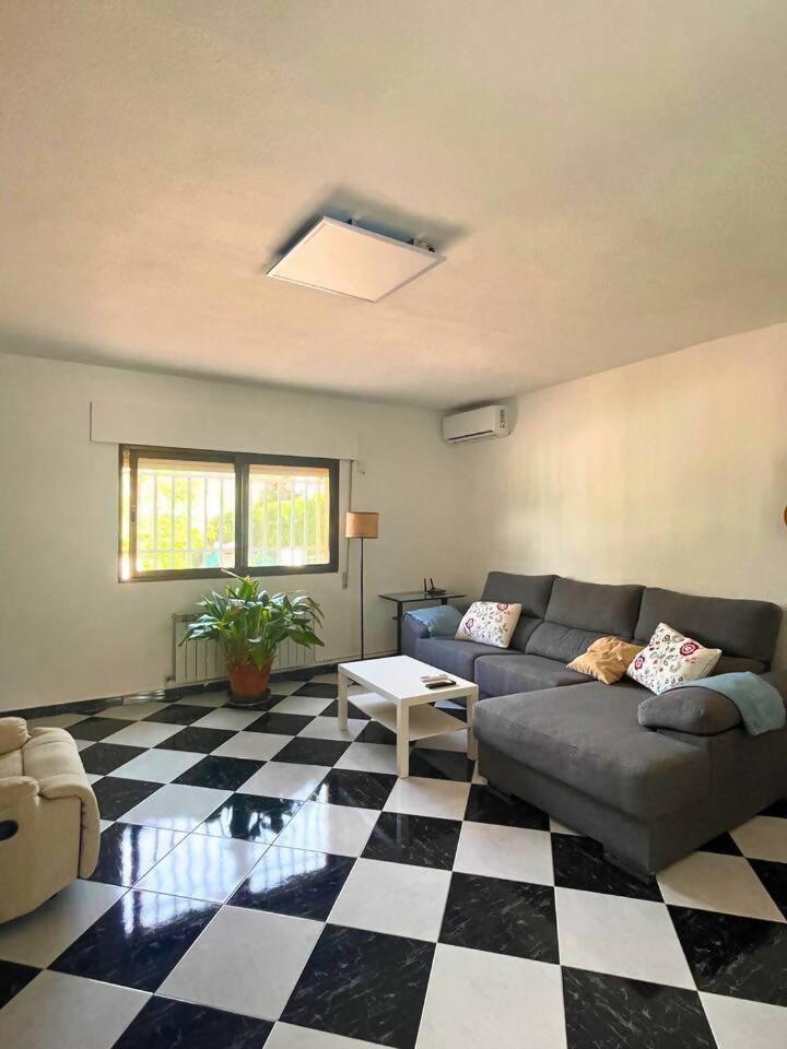 Casa Con Jardin En