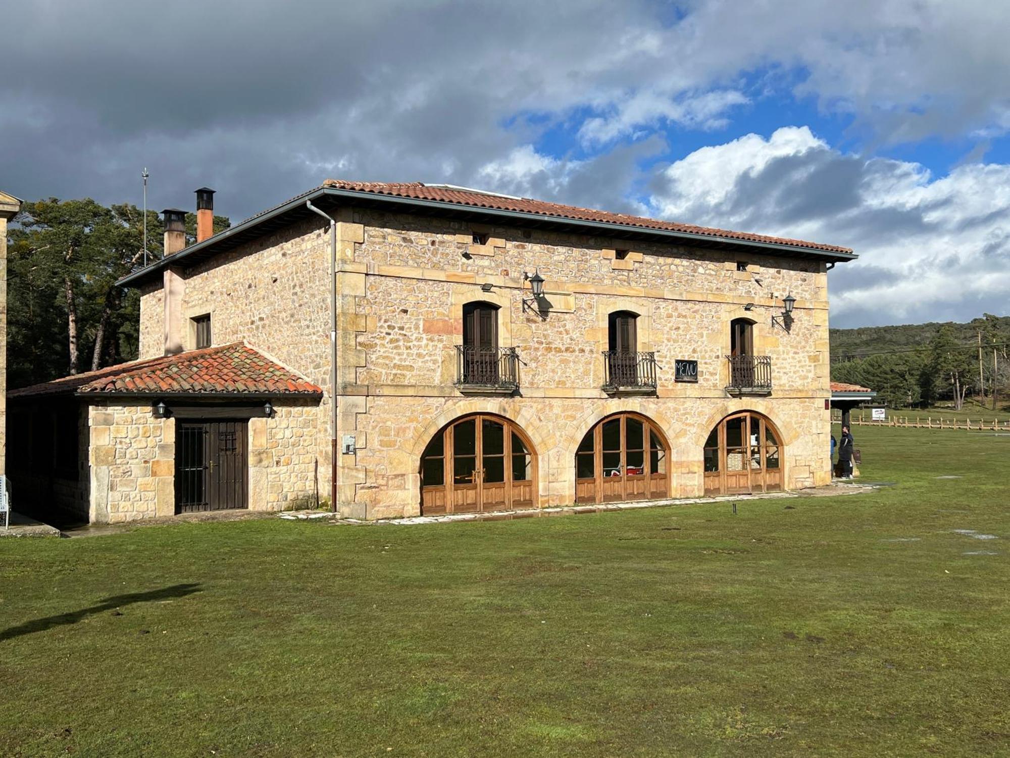Pinares - La Casona De Revenga Hostal