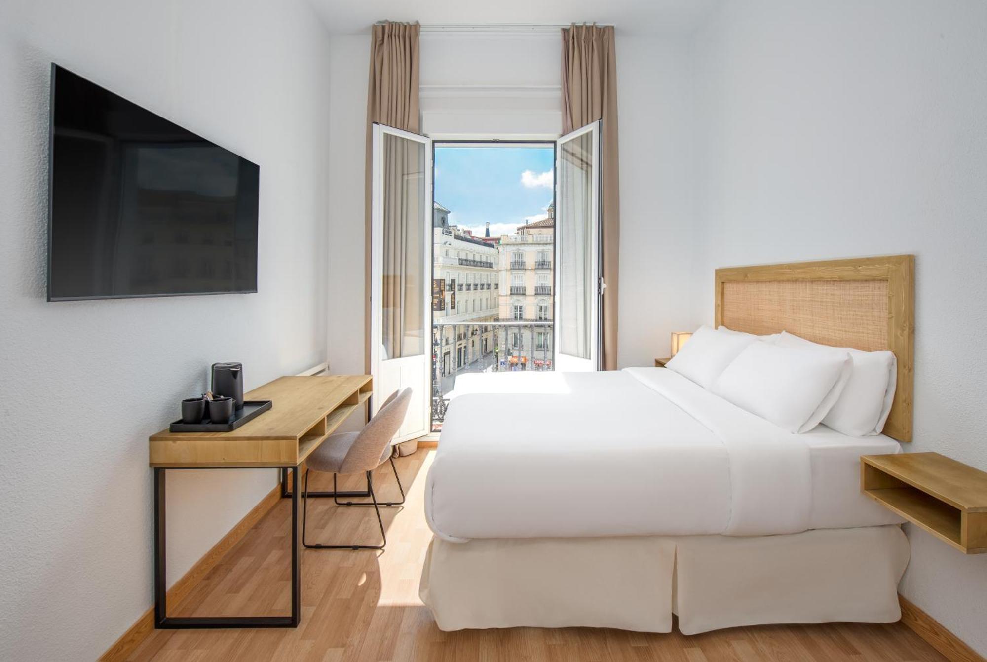 Hostel Luthia Puerta Del Sol *