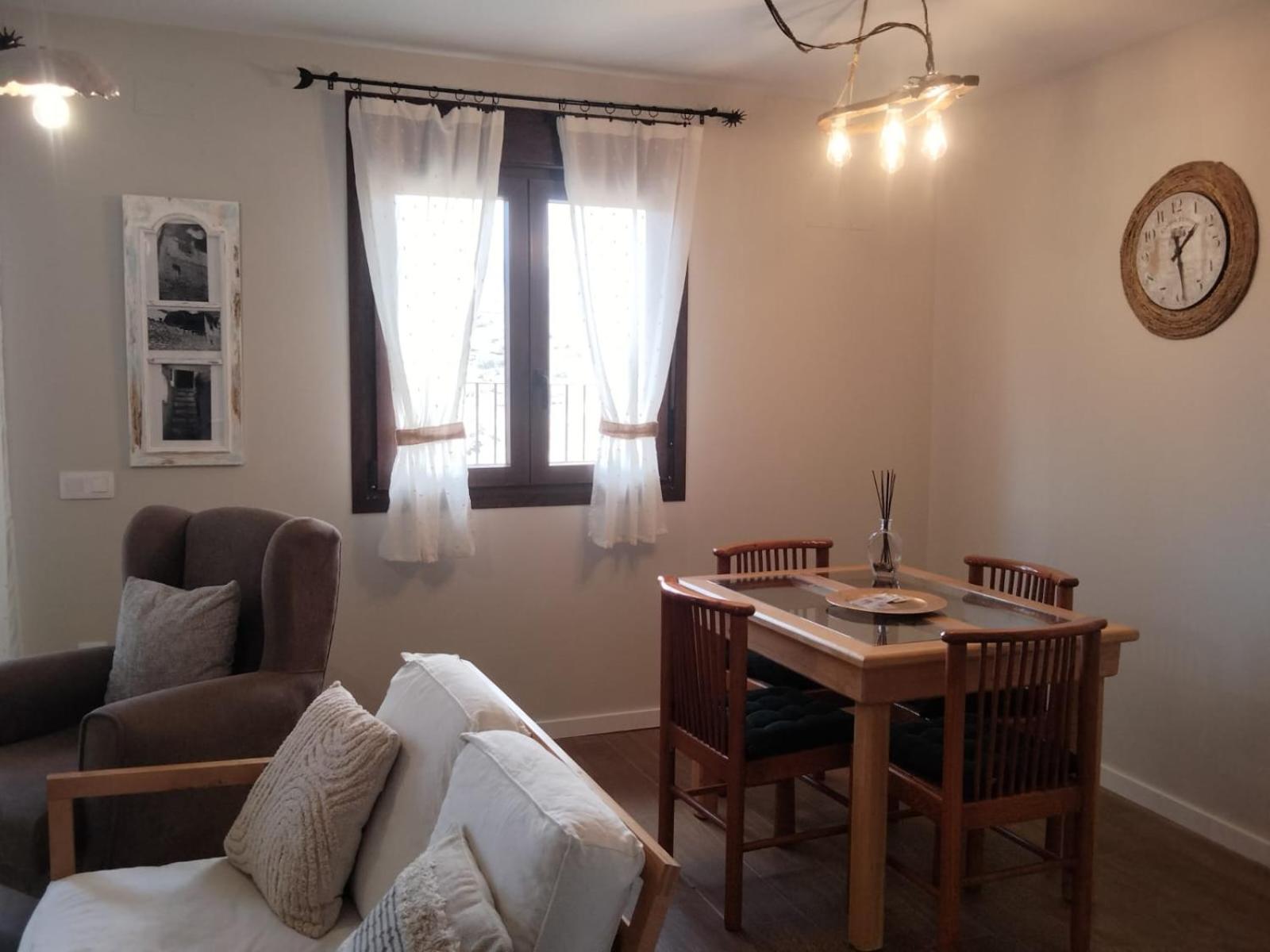Casa Cantara, 1-patio 2-moreria 3-atico *