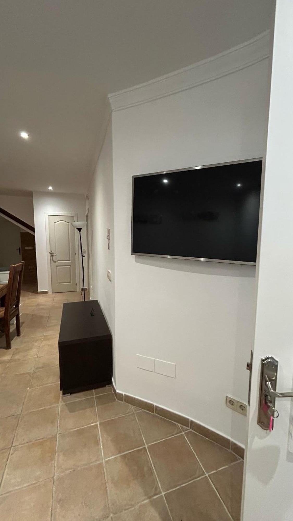 Villa Dream With Heated Swimming Pool, Jacuzzi, Waterfall, Heating Is Extra Benalmadena