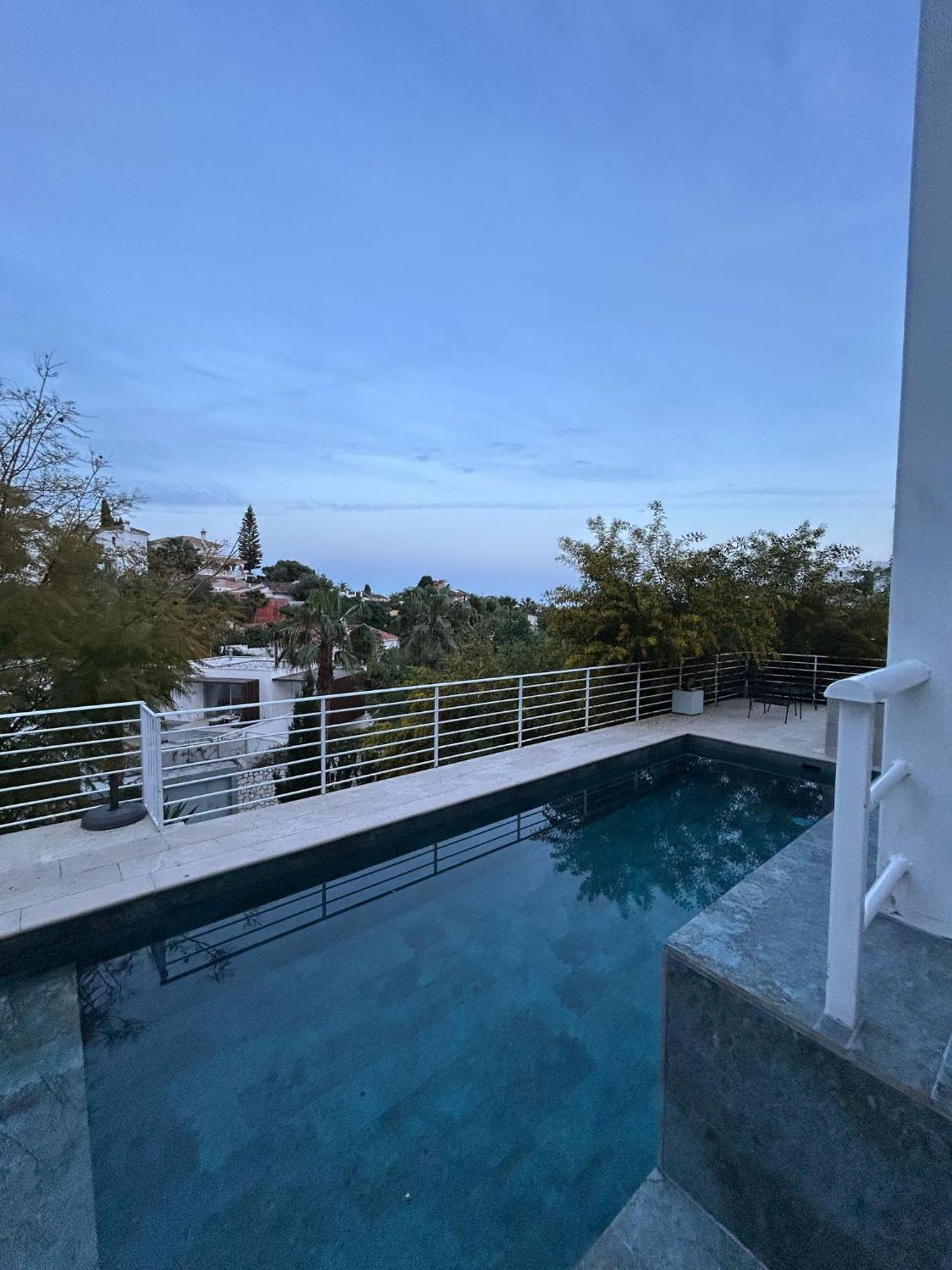 Dream With Heated Swimming Pool, Jacuzzi, Waterfall, Heating Is Extra *