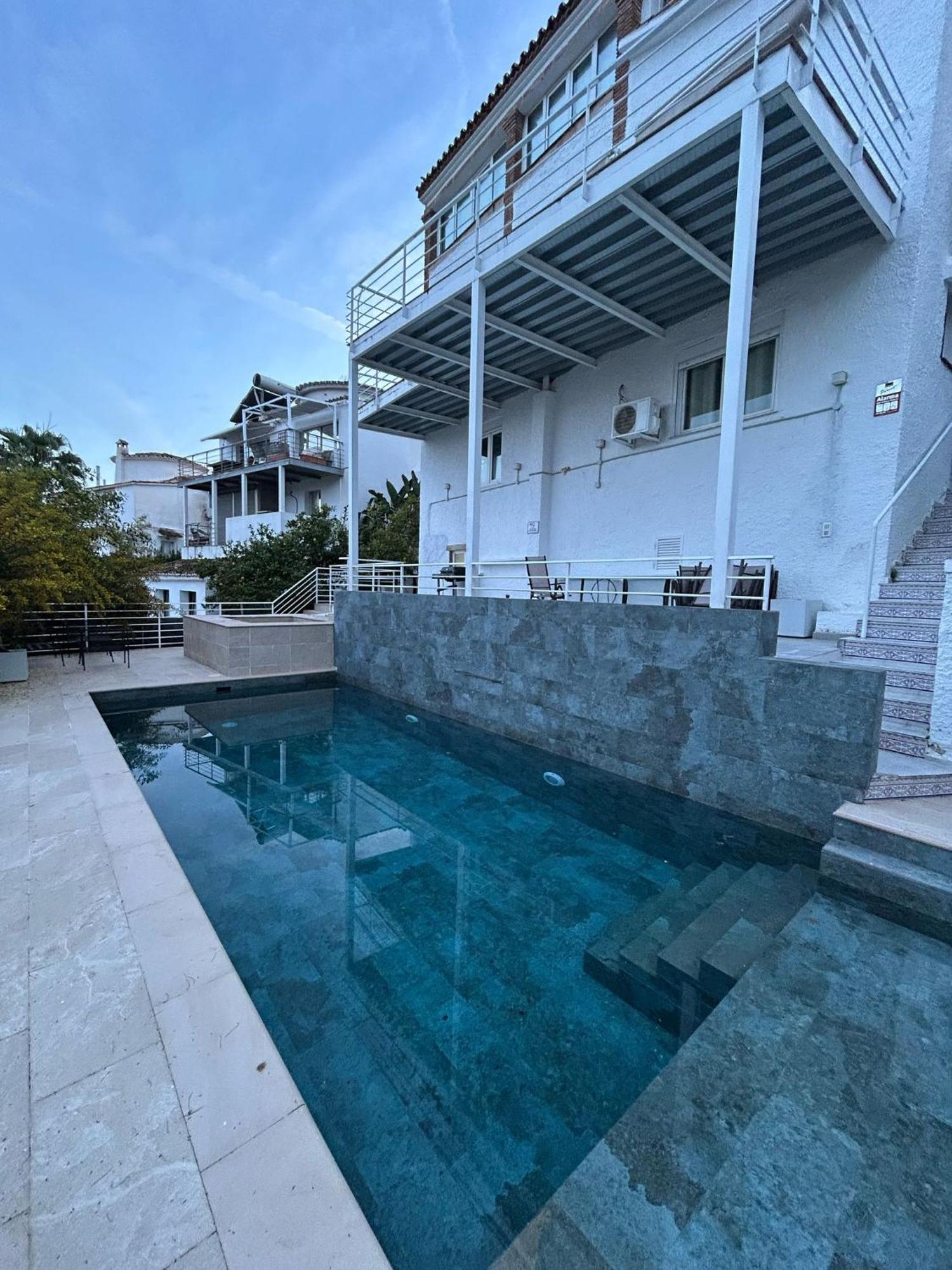 Dream With Heated Swimming Pool, Jacuzzi, Waterfall, Heating Is Extra Villa *