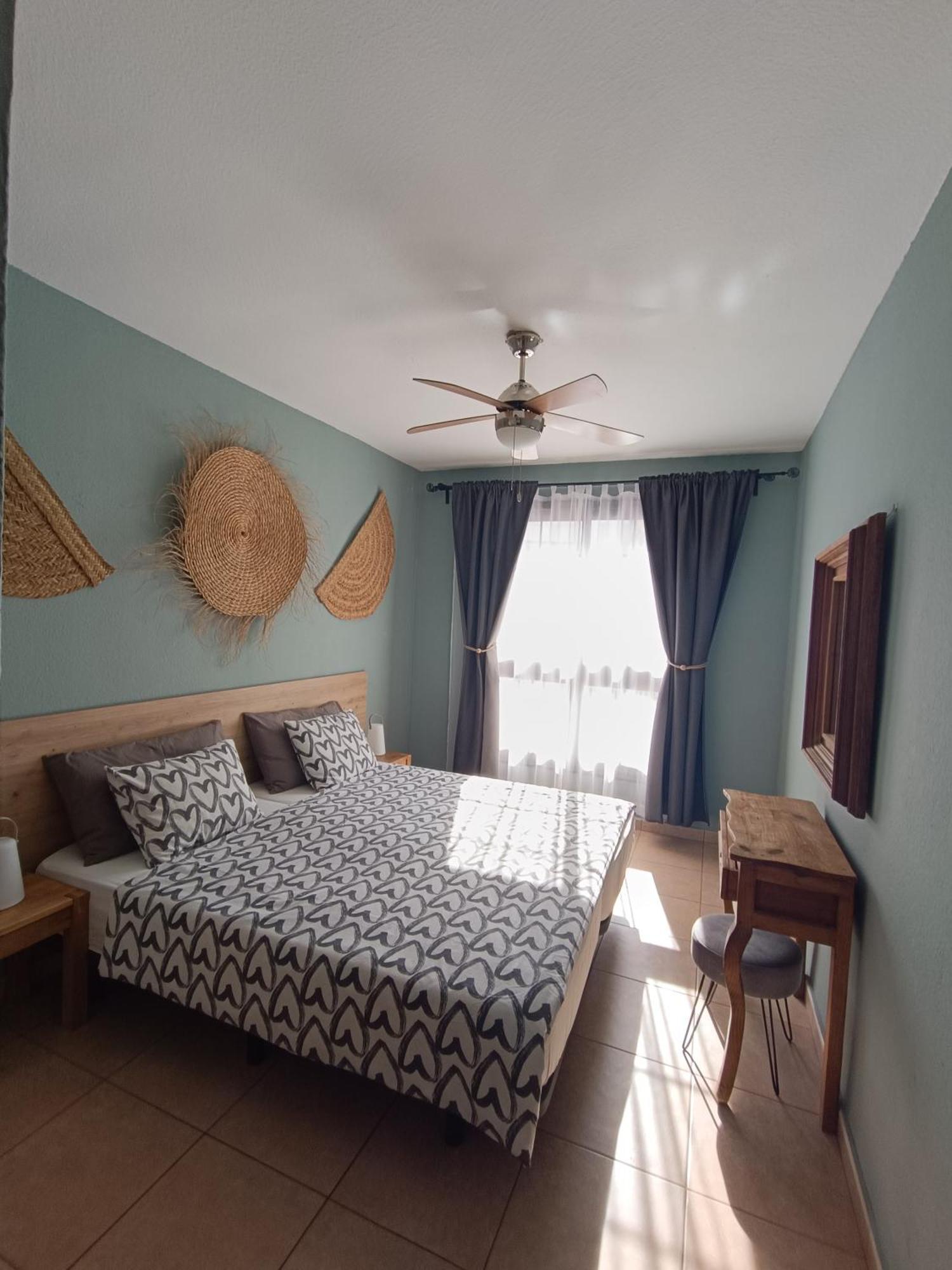 Apartamento Greatly Located With Heated Pool, Cristianos