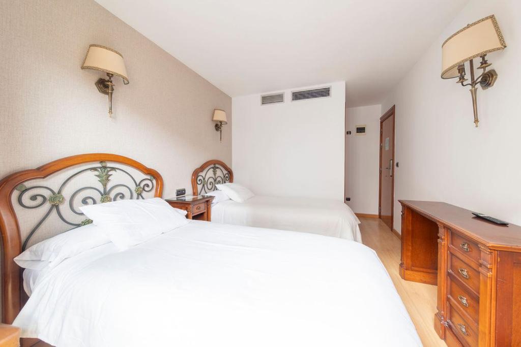 Sin Recep24h Puerta De La - Pet Friendly & Restaurante Almazán