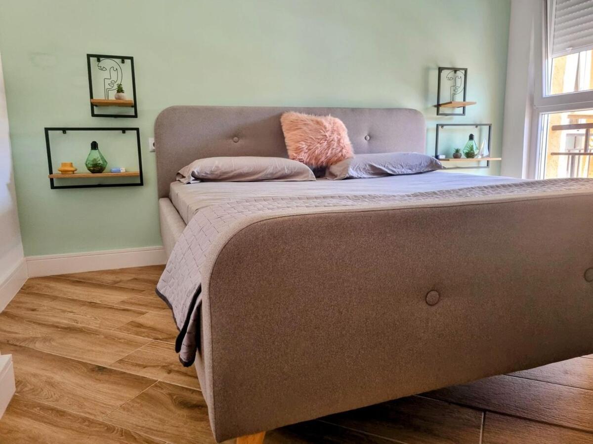 Apartamento Lovley 2 Bed With A Sea View !