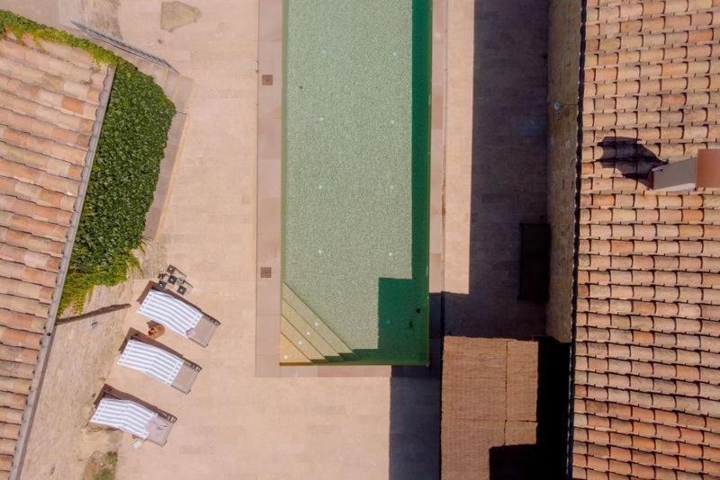 Artu Lodge, Terrades Villa
