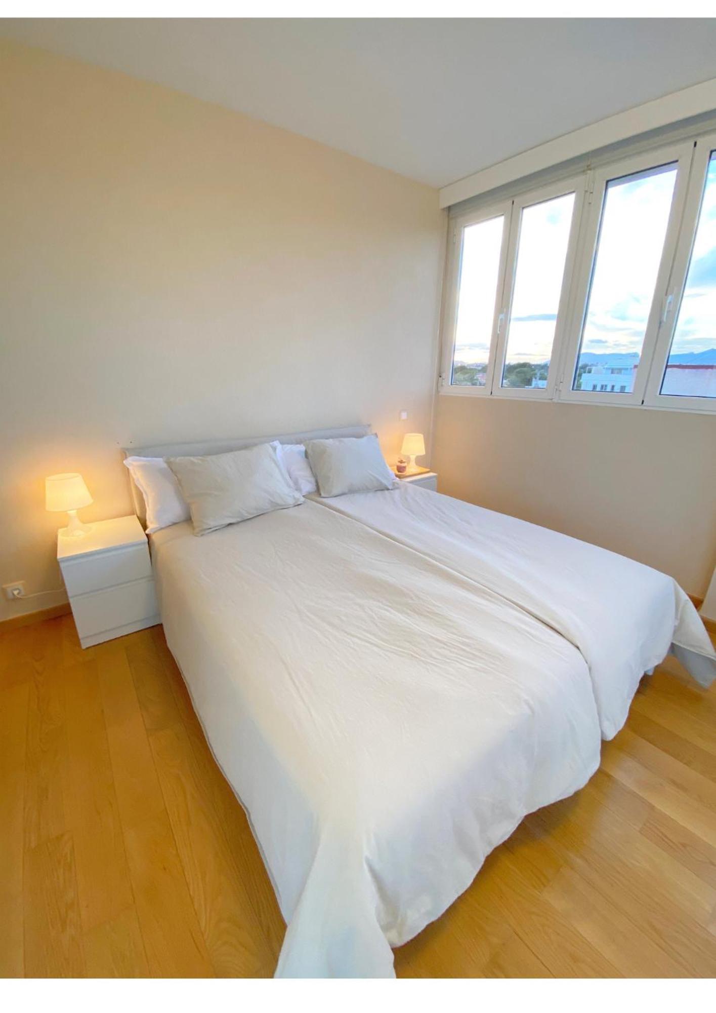 Modern Flat Close To Apartment *