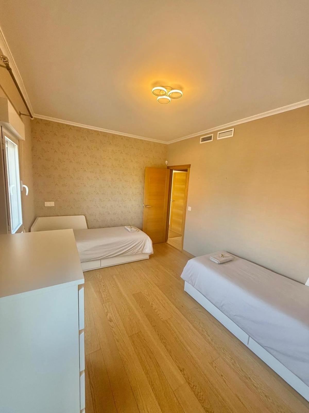 Modern Flat Close To Apartment *