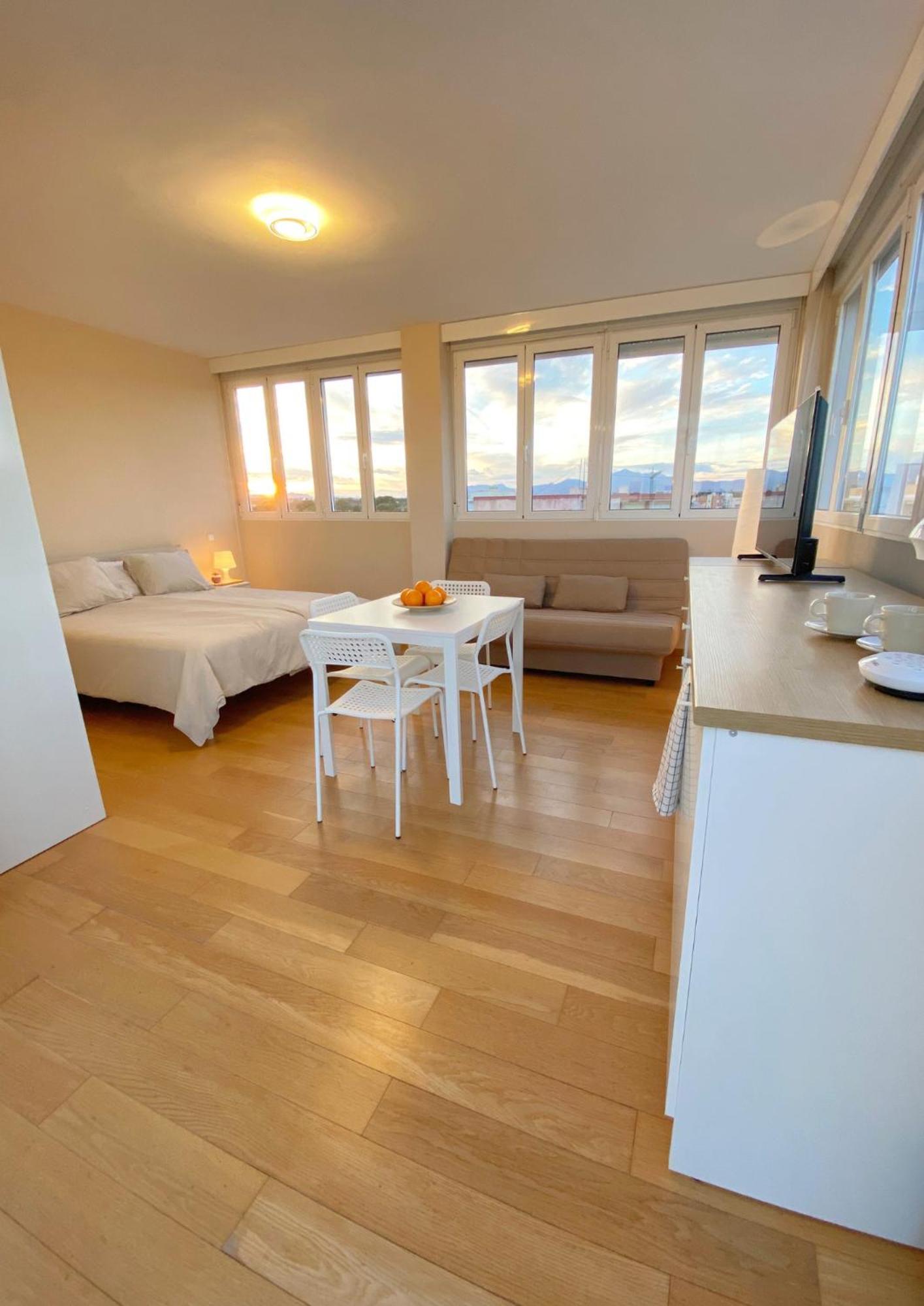 Apartment Modern Flat Close To *