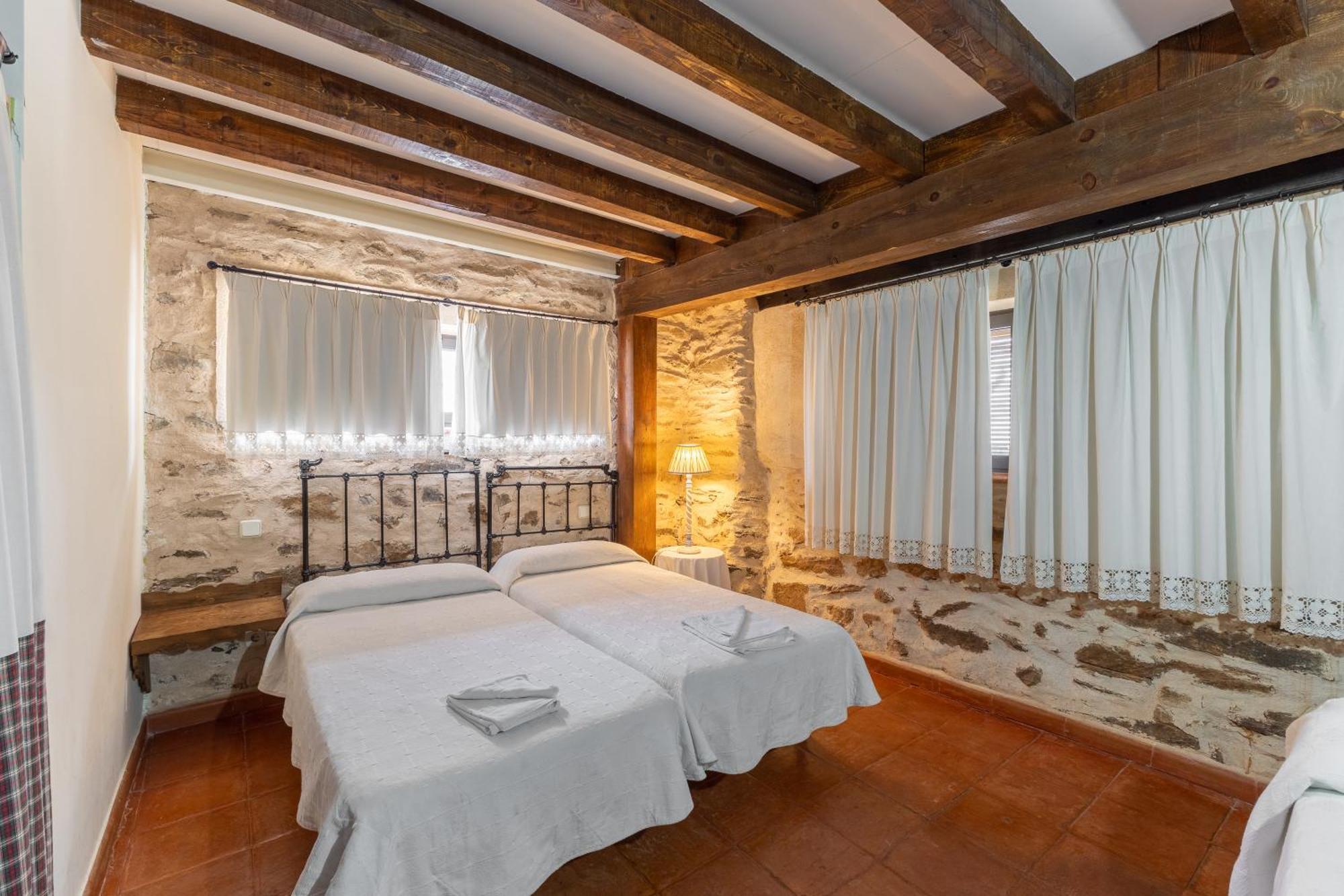 La Casona Y Casitas De Tabladillo *