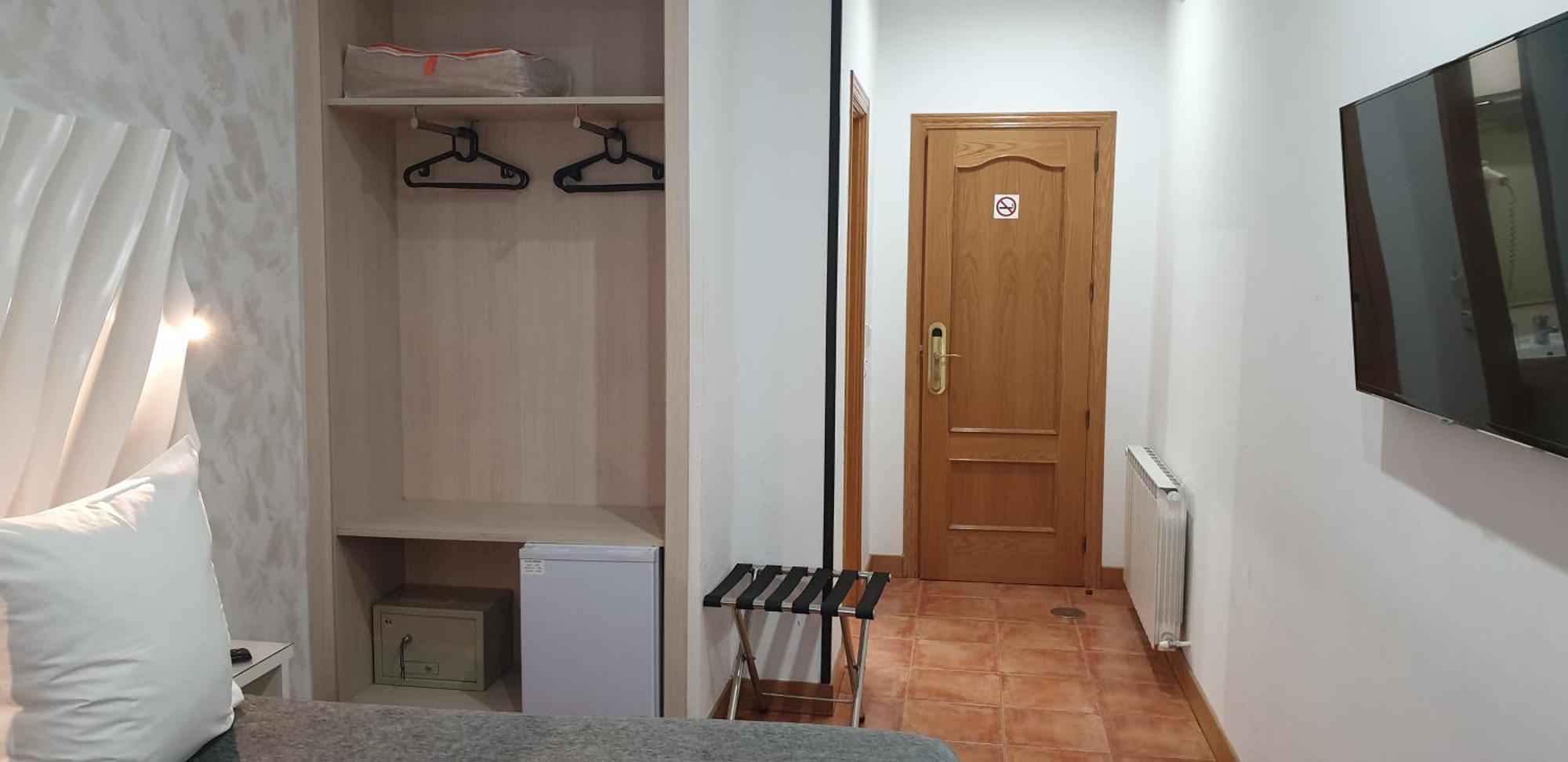 Pensión Fuentes 2*