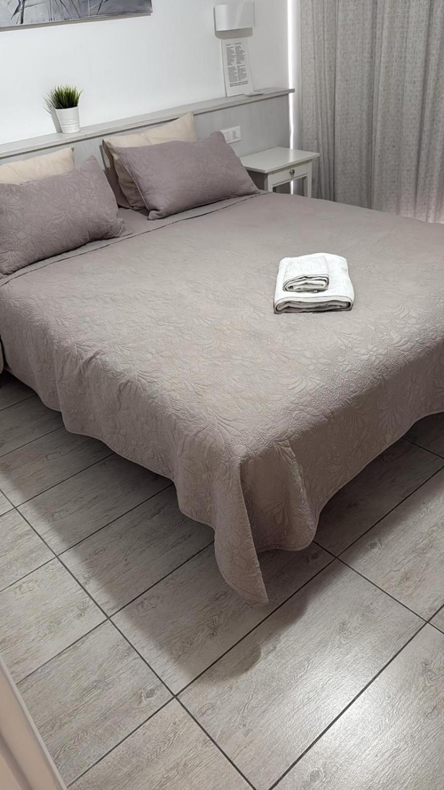 Mare B12 By Tenerife & Sales *