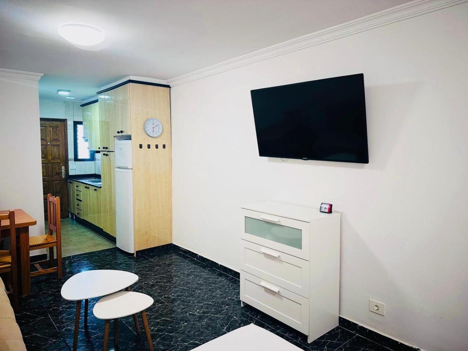 Cozy 2-bed & Sofa-bed In Cristianos Apartamento