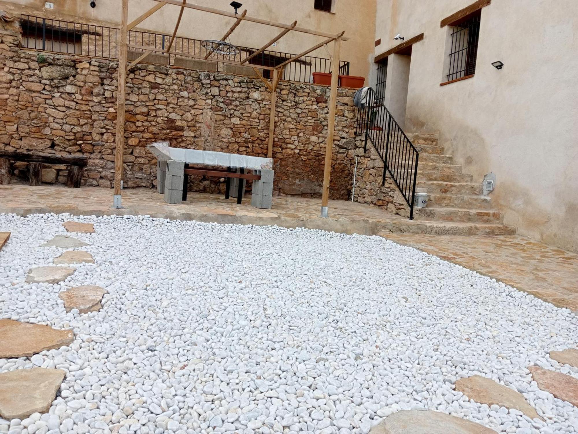 Casa Cantara, 1-patio 2-moreria 3-atico Tronchon