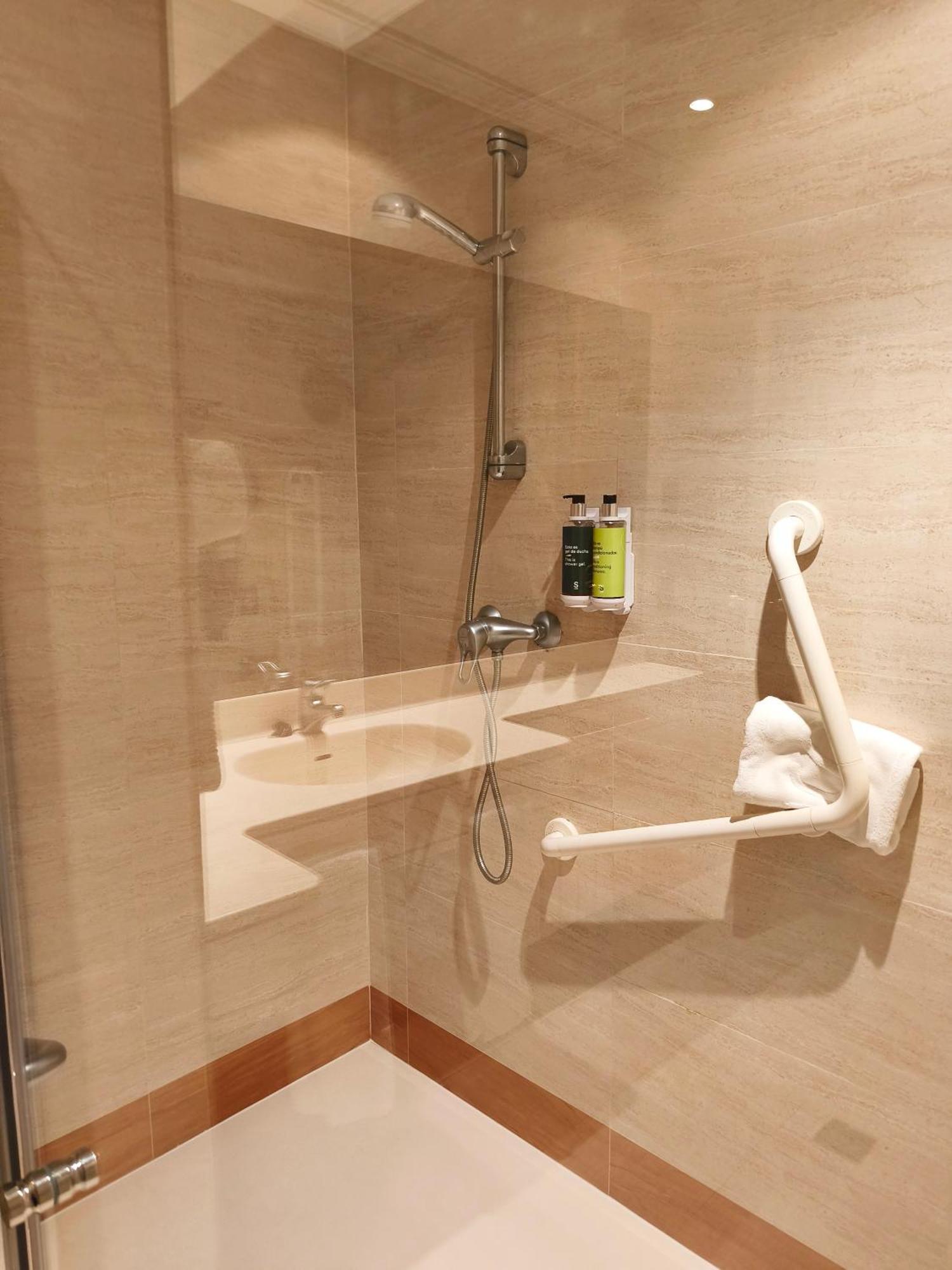 Hotel Sercotel Cuatro Postes 4*
